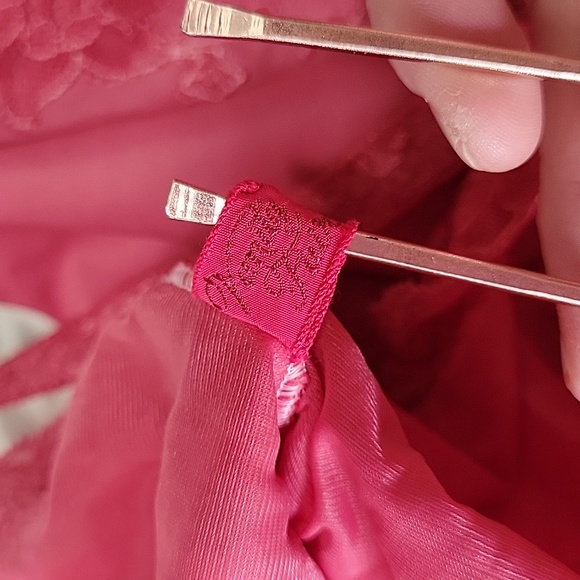 🔴SOLD🔴 Vintage Vanity Fair Hand Dyed Slip in Viva Magenta Size 34 - Picture 6 of 16